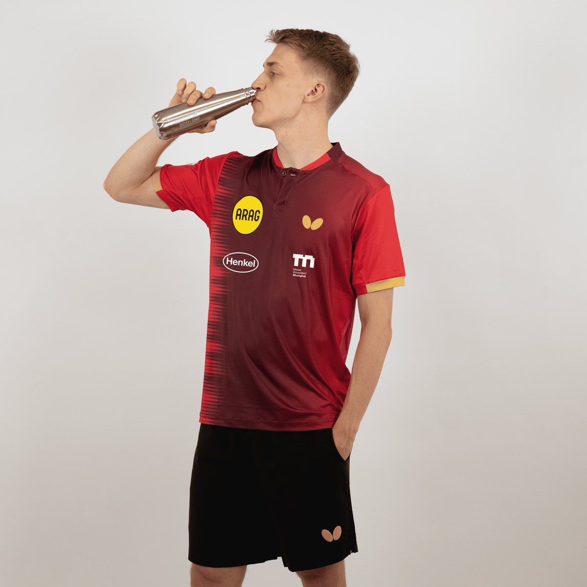 Borussia_Duesseldorf_Trinkflasche_aus_Edelstahl_in_Silber_Anton_trinkt